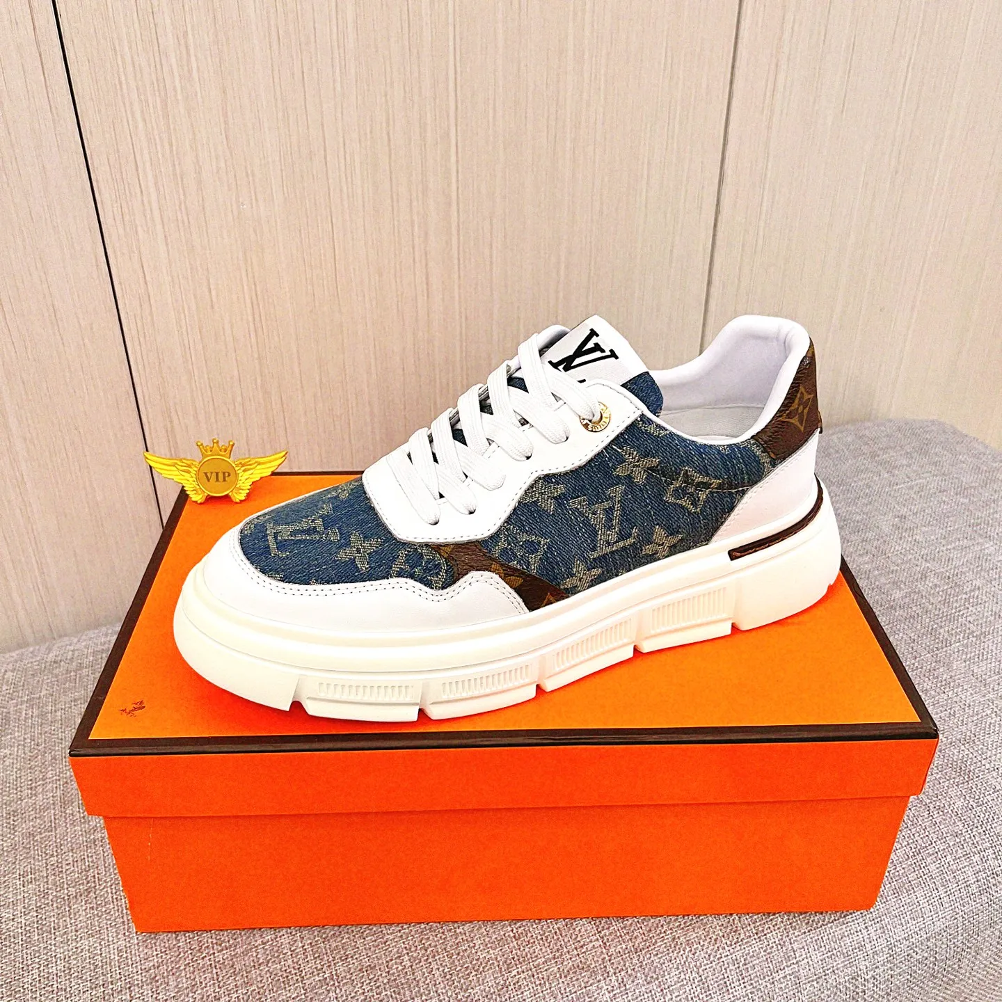 Men's shoes 💰 420 men's shoes 💰 [LV] 🔥 Louis Vuitton high-end men's shoes brand official website 1:1 latest masterpiece: uppers are made of Italian imported first-layer cowhide with comfortable and breathable lining ➕ original non-slip and wear-resistant outsole 🔥, making walking more convenient and comfortable! An exclusive new model, a stunning work, a beautiful 1:1 replica [color] compared to the official quality! Create a fashionable personality to set off your uniqueness! A must-have for trendy men! Classic 🔥Size: 38-44 Color: 🔥 2⃣️colors available🔥.